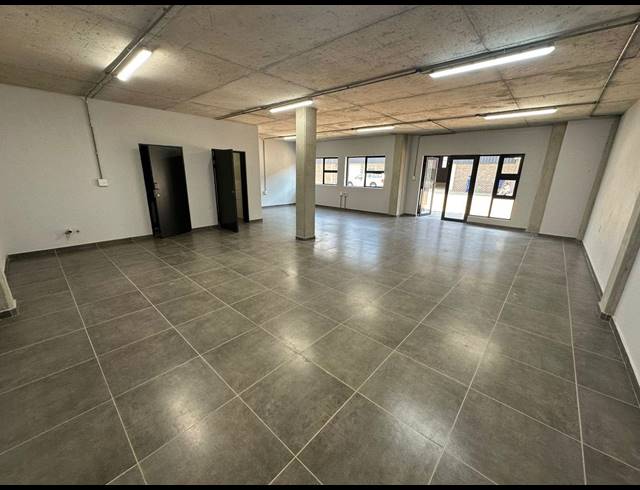 1,300M² WAREHOUSE TO LET IN LANSERIA